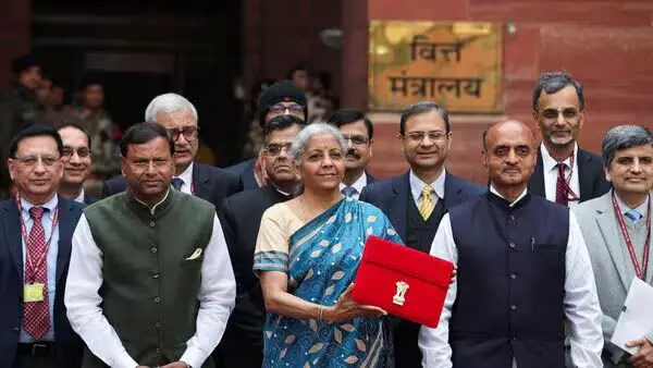 Union Budget की उम्मीदों के साथ भारतीय शेयर बाजार रिकॉर्ड में तेजी