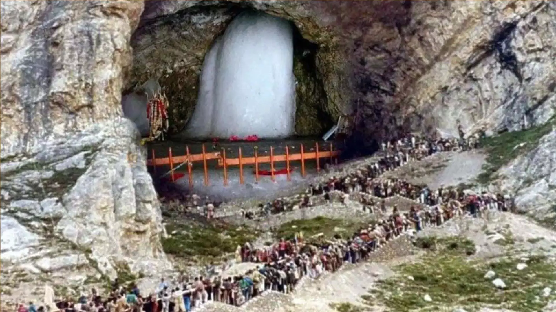 Amarnath Yatra: गुफा मंदिर के दर्शन करने के लिए 6,900 तीर्थयात्रियों का जत्था रवाना