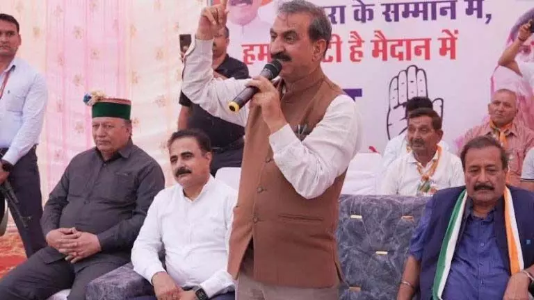 होशियार ने विकास का पैसा रिजॉर्ट बनाने में लगाया: CM