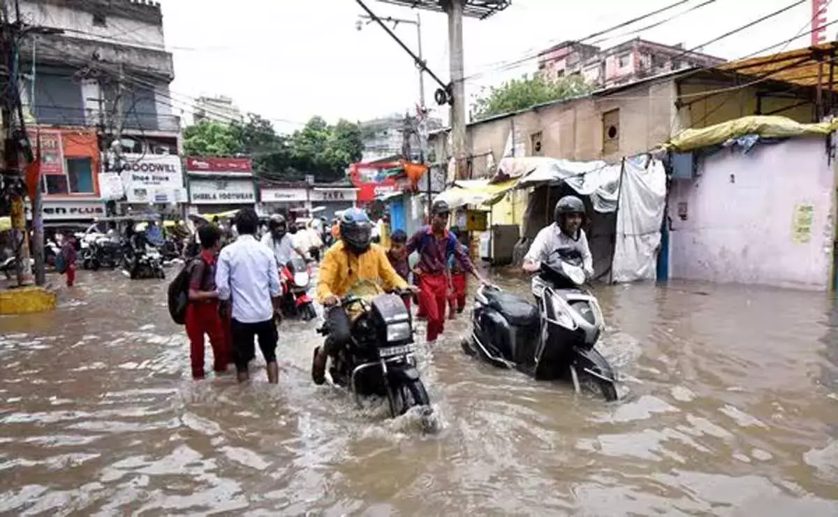 Monsoon Tracker: IMD ने दिल्ली, राजस्थान और 5 अन्य राज्यों में भारी बारिश के लिए रेड अलर्ट जारी किया