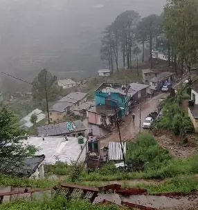 Uttarakhand में आफत की बारिश, आवागमन प्रभावित और जन-जीवन अस्त-व्यस्त