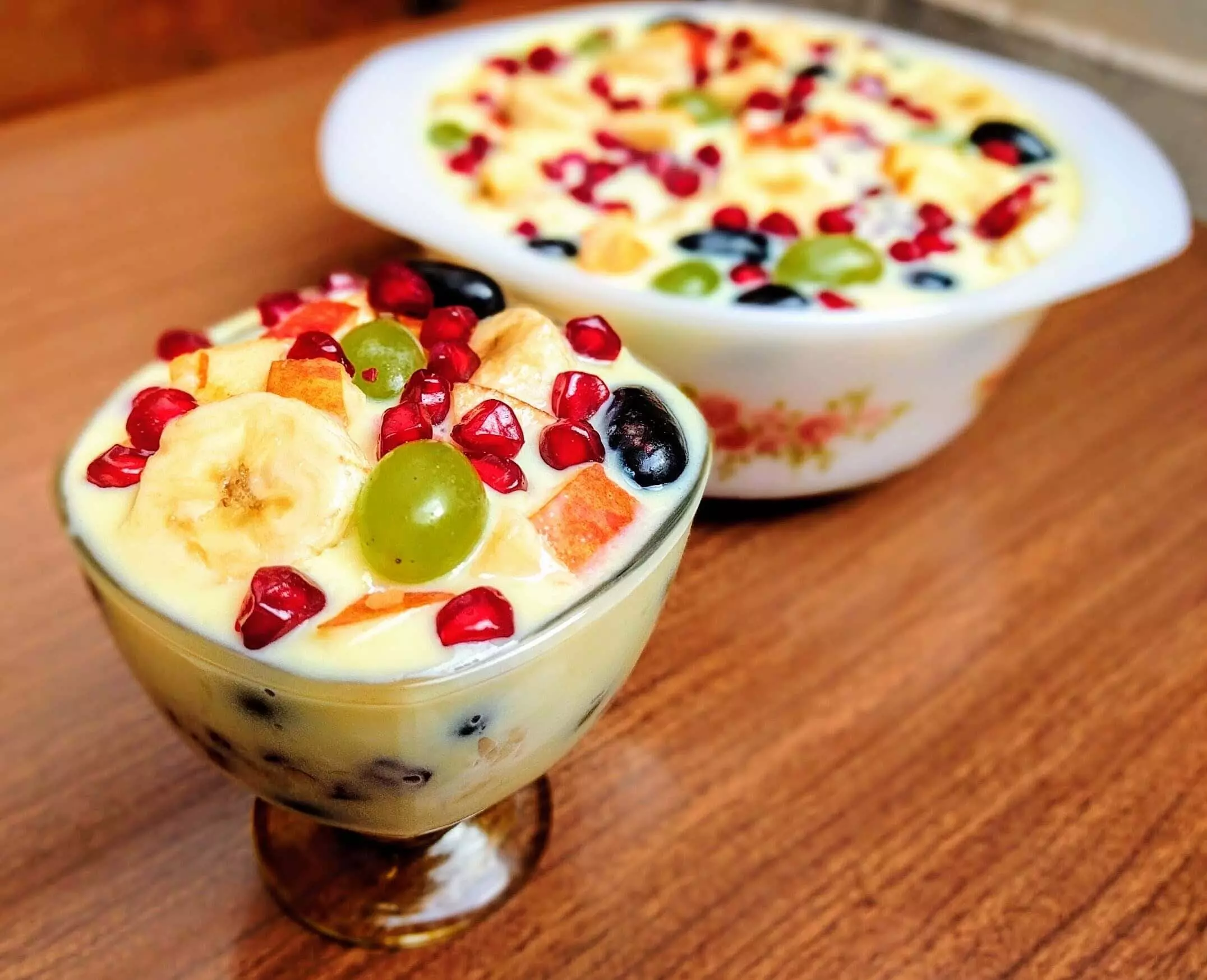 Fruit Custard: गर्मी के मौसम में तैयार करें फ्रूट कस्टर्ड, काफी आसान