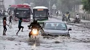 delhi: दिल्ली में बारिश की रफ्तार हुई धीमी, सताएगी उमस भरी गर्मी