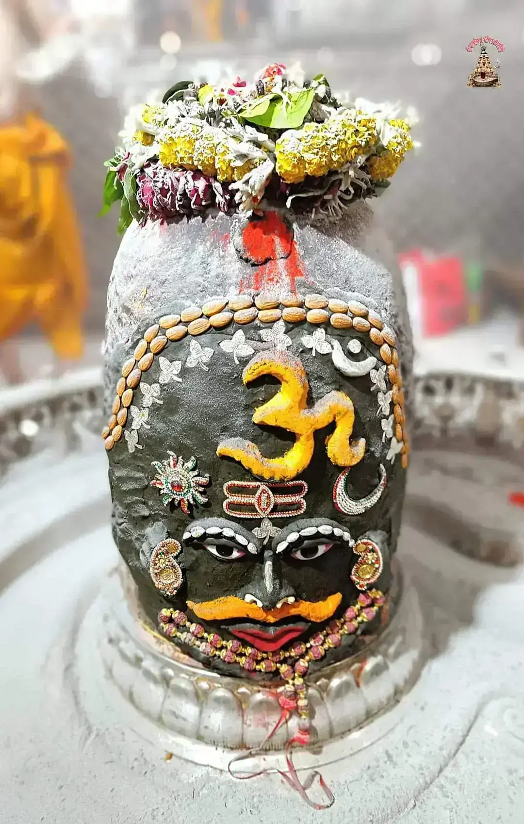 Ujjain: भस्म आरती में महाकाल के मस्तक पर लगाया ॐ, सूर्य, चंद्र और त्रिपुंड