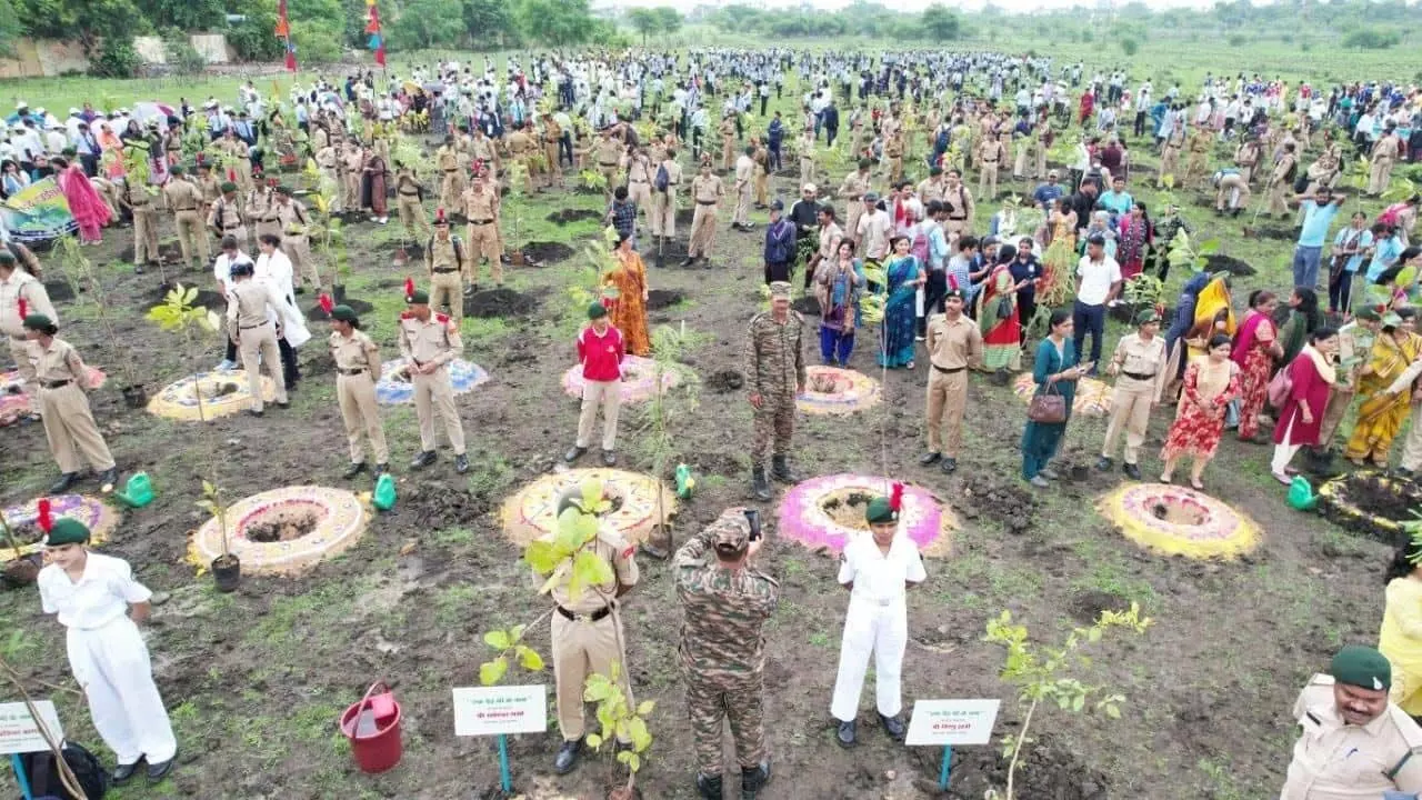 Maharashtra:  मोहन यादव एक पेड़ मां के नाम अभियान में हुए शामिल