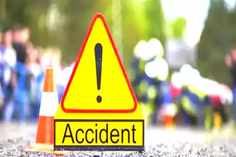 Narnaul  :धारसू रोड हाईवे सड़क दुर्घटना में युवक मौत , दूसरे की हालत गंभीर