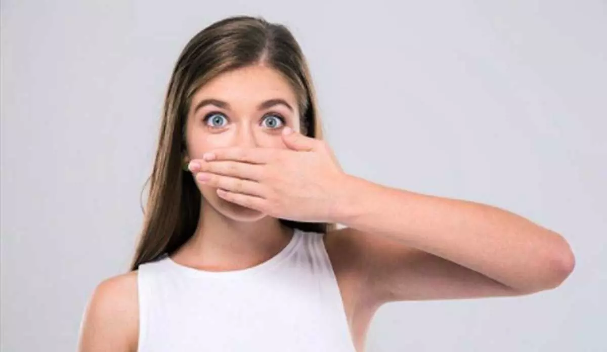 Bad breath: मुहं से बदबू आने पर आजमाए ये नुस्खे