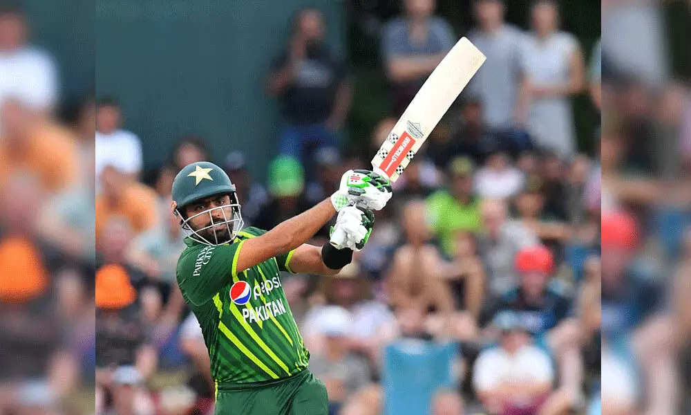 आलोचनाओं से घिरे Pakistani Captain का समर्थन