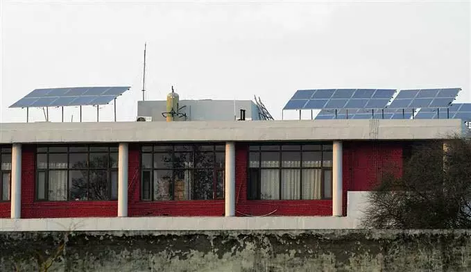 Jammu and Kashmir में 2027 तक 36,400 सौर छतें स्थापित की जाएंगी