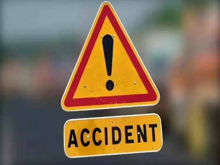 Accident: दो कारों के बीच टक्कर से 3 लोगों की मौत, 5 अन्य घायल