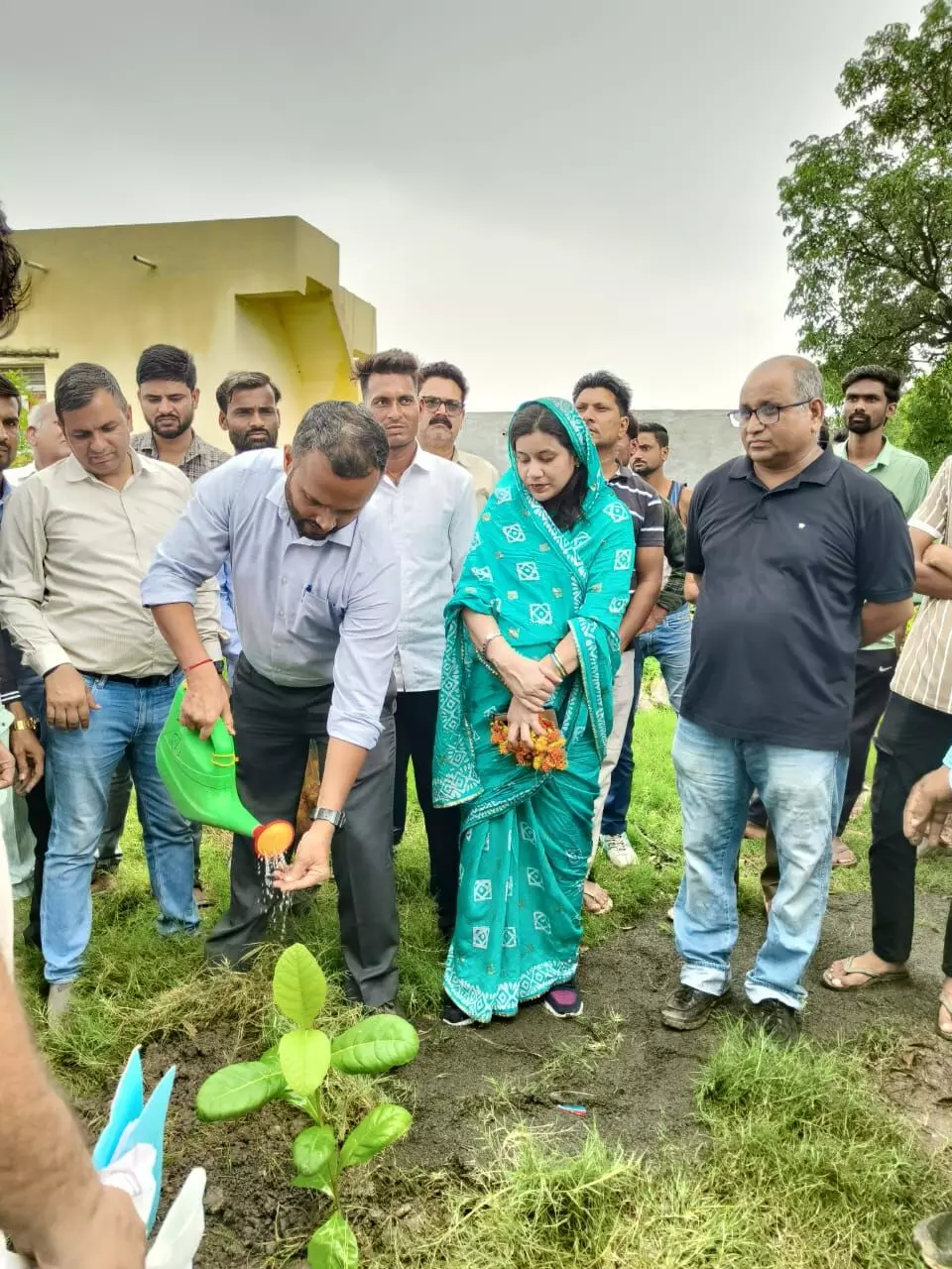 Baran : चरागाह विकास क्षेत्र में पौधरोपण कर पर्यावरण संरक्षण का दिया संदेश