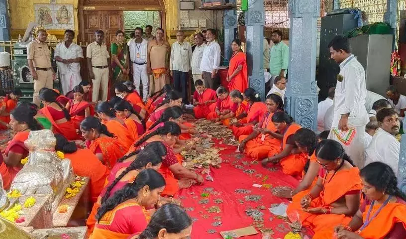 Sangareddy: मंदिर की हुंडी में 2000 रुपये के नोट मिले