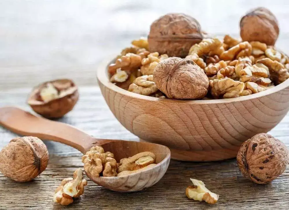 Walnut: वजन घटाने में सहायक अखरोट जाने फायदे