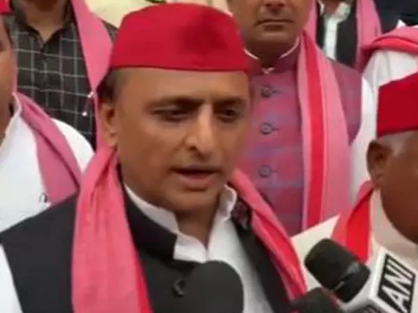 Akhilesh Yadav ने हाथरस कांड में यूपी सरकार द्वारा की गई गिरफ्तारियों को साजिश बताया