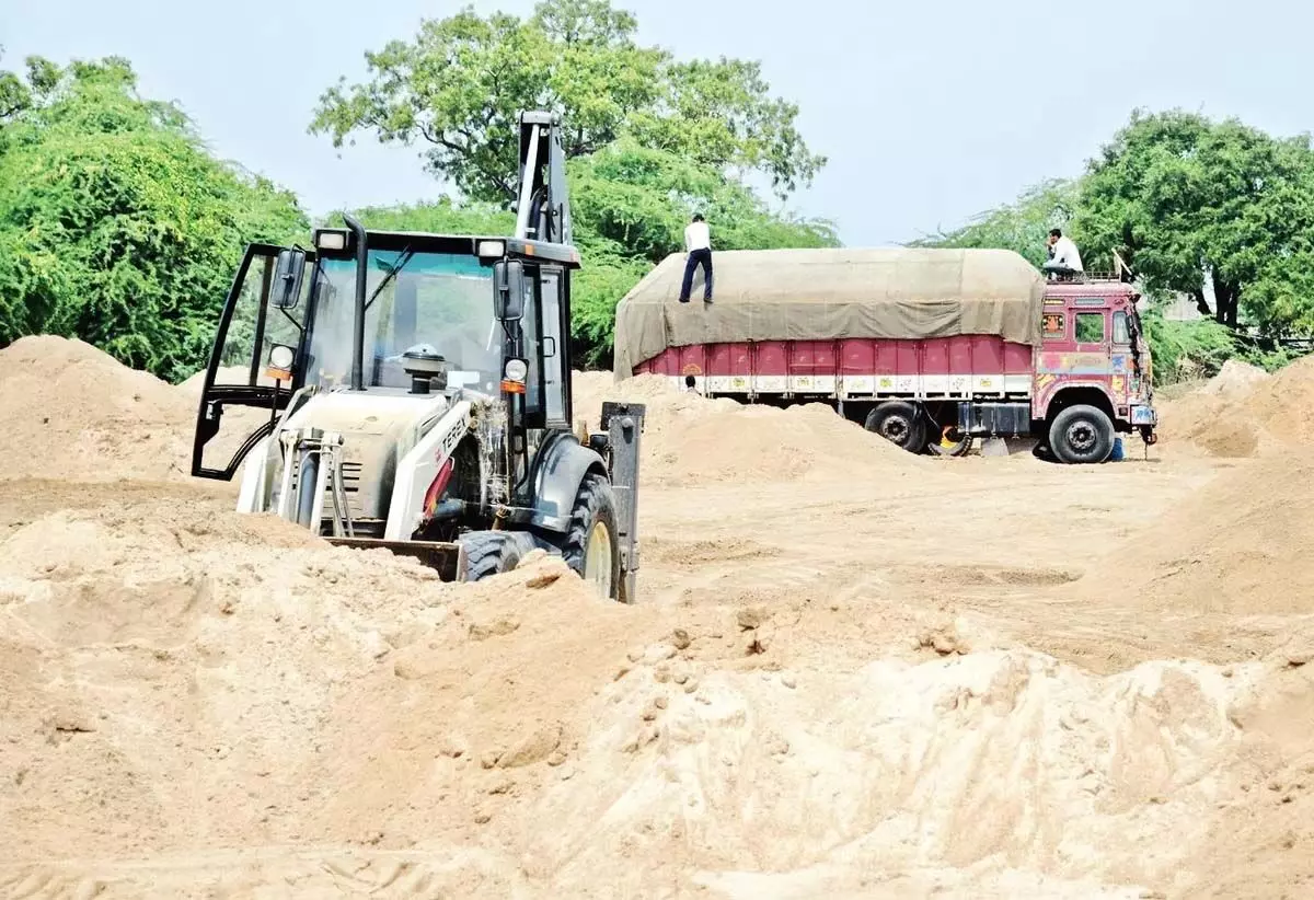 Andhra : बापटला के जिला कलेक्टर जे वेंकट मुरली ने कहा कि नई रेत नीति को लागू करने के लिए कदम उठाएं