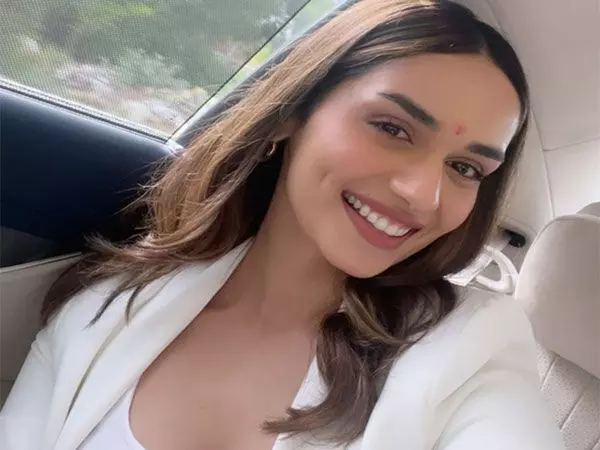 Manushi Chillar घर वापस आकर खुश हैं, हरियाणा में वॉकथॉन में शामिल हुईं