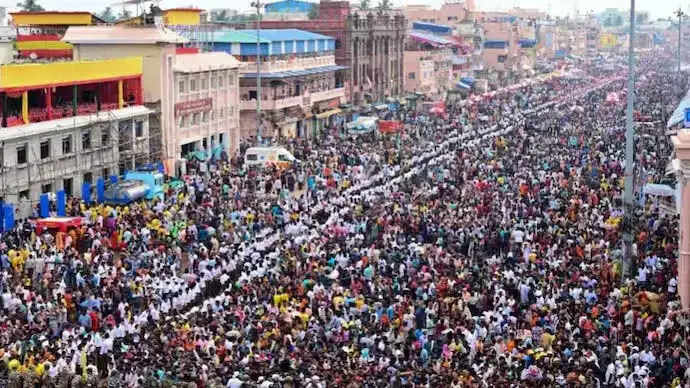 Puri में रथ यात्रा के दौरान भीड़ के कारण कई लोग घायल