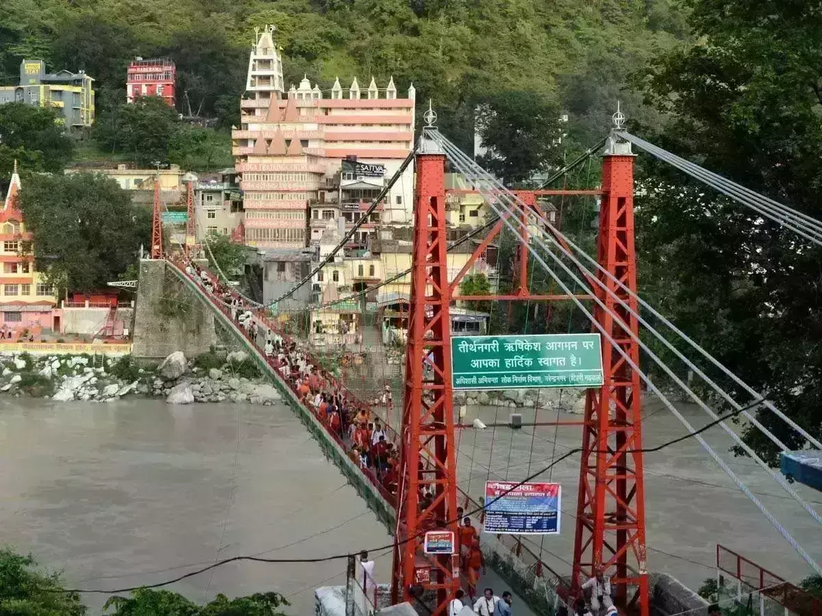 Rishikesh: लक्ष्मण झूला के दूसरी तरफ रहने वाले लोग हुए परेशान