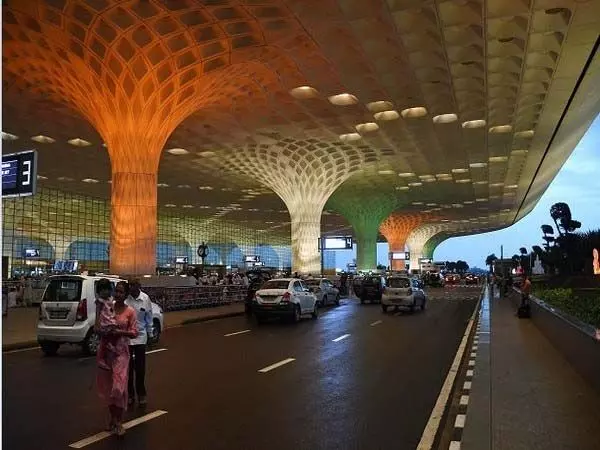 Mumbai :  मुंबई एयरपोर्ट पर भारी बारिश के कारण उड़ानों का संचालन प्रभावित