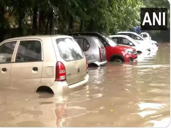 Mumbai में भारी बारिश के कारण आईएमडी ने येलो अलर्ट जारी किया