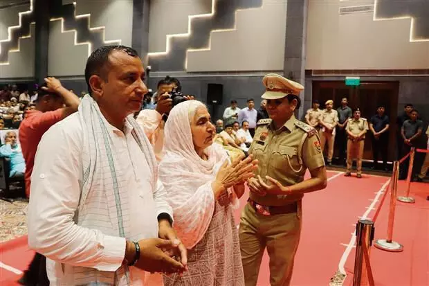 Haryana :  आशीष धौंचक के माता-पिता ने हरियाणा के सीएम नायब सैनी से मुलाकात