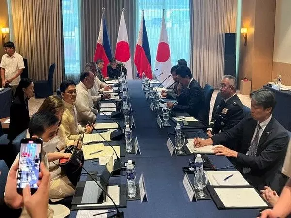 China की आक्रामकता के बीच जापान, फिलीपींस ने रक्षा समझौते पर हस्ताक्षर किए