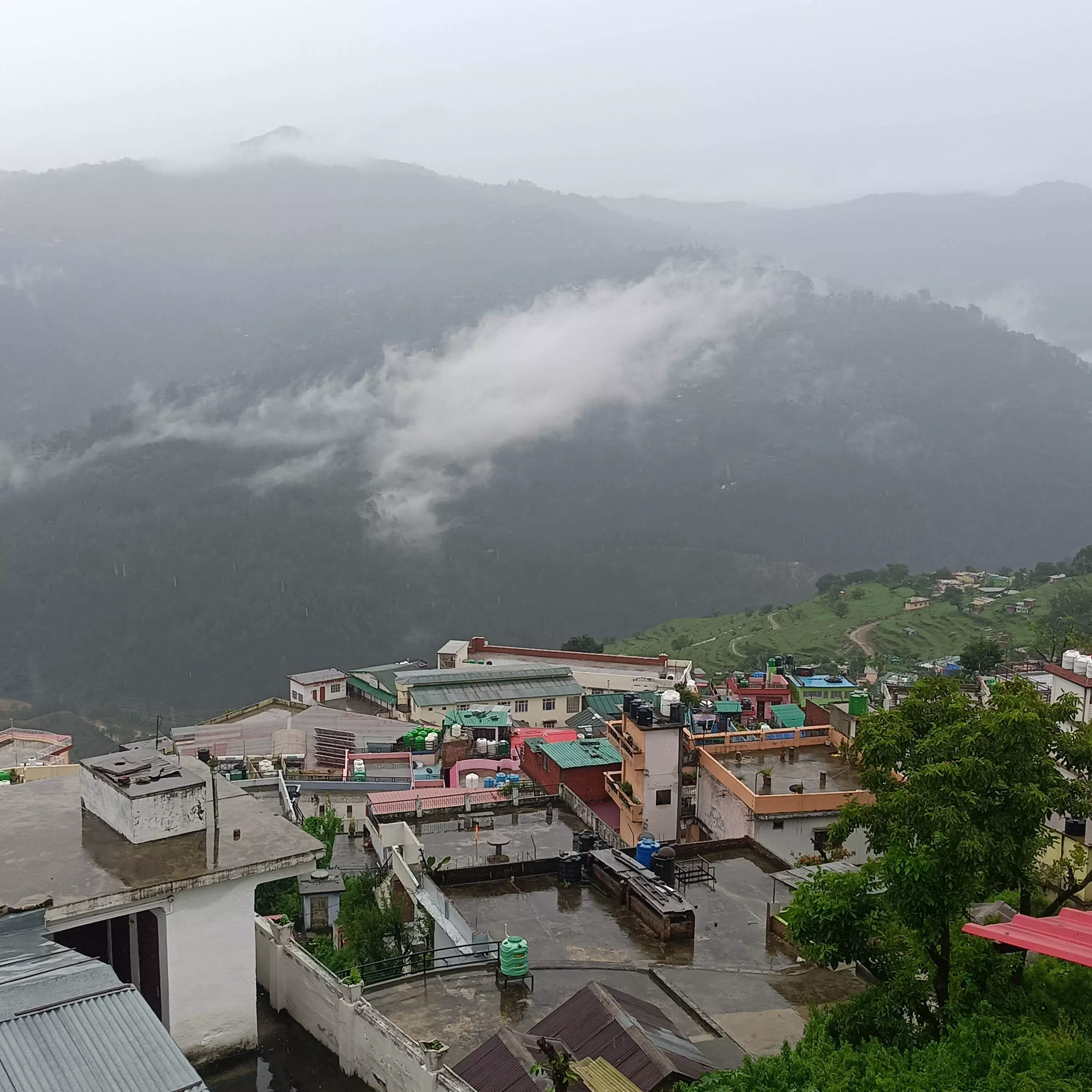 Uttarakhand: उत्तराखंड में आज भी भारी बारिश का येलो अलर्ट
