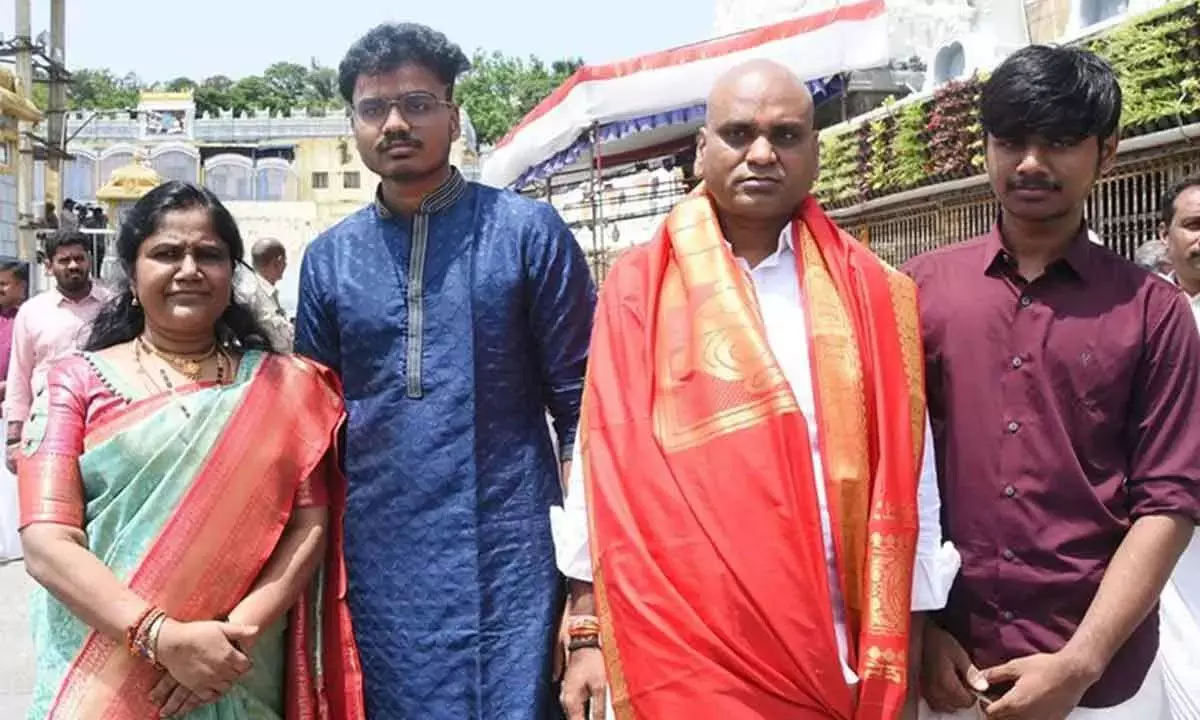 Andhra Pradesh: केंद्रीय मंत्री मुरुगन ने तिरुमाला में प्रार्थना की