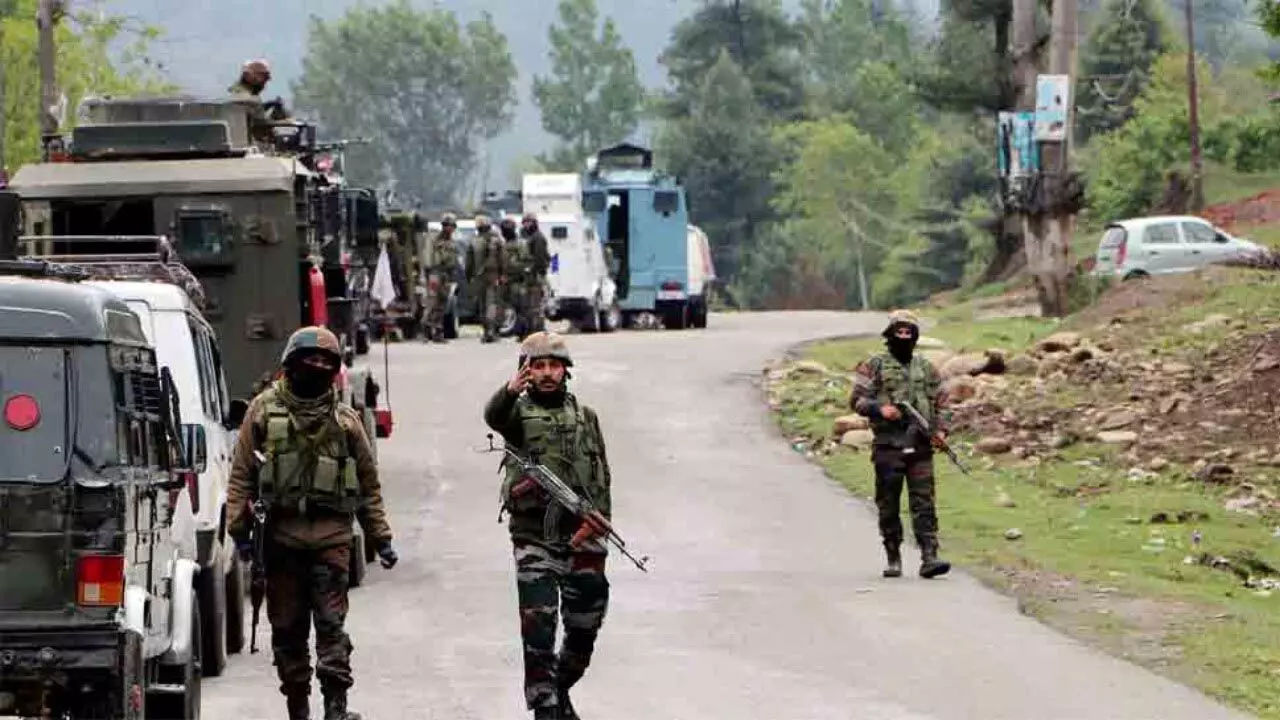 BIG BREAKING: भारतीय सेना के काफिले पर आतंकवादियों ने किया हमला