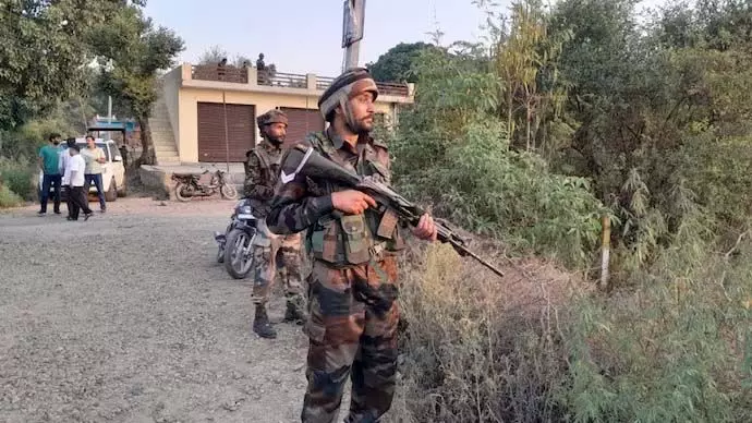 Kashmir के कठुआ में सेना के वाहन पर आतंकियों का हमला