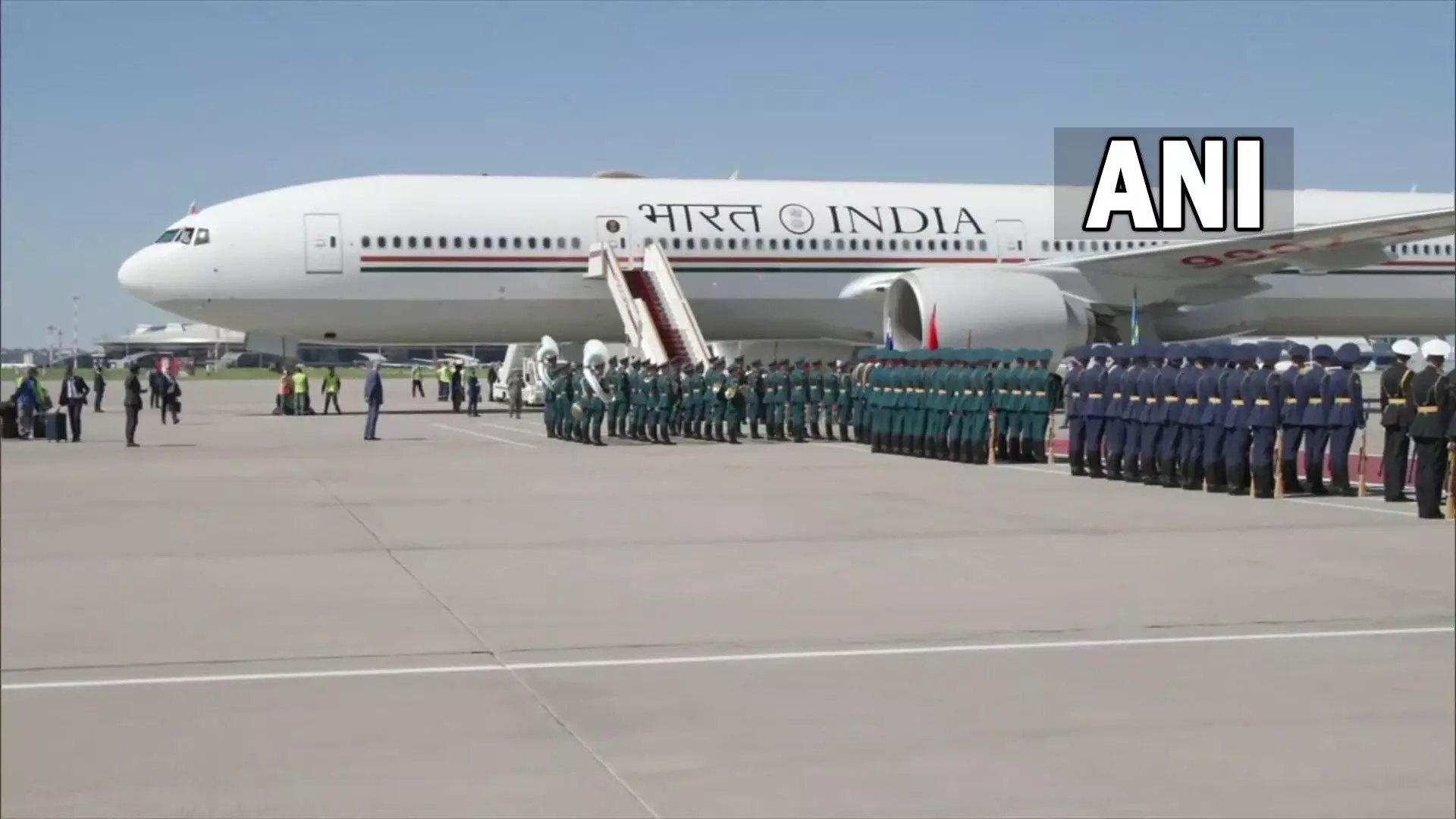 PM Modi: प्रधानमंत्री नरेंद्र मोदी रूस के मॉस्को पहुंचे, भव्य स्वागत