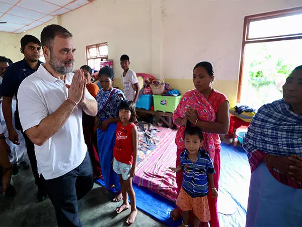 Rahul Gandhi ने मणिपुर में राहत शिविरों का दौरा किया, पीड़ितों ने बताई अपनी समस्याएं