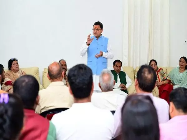 CM Dhami ने पौड़ी गढ़वाल में भाजपा कार्यकर्ताओं से मिलकर कल्याणकारी योजनाओं पर चर्चा की