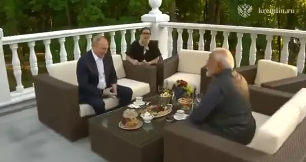 PM मोदी और पुतिन के बीच हुई प्राइवेट मीटिंग, वीडियो आया सामने