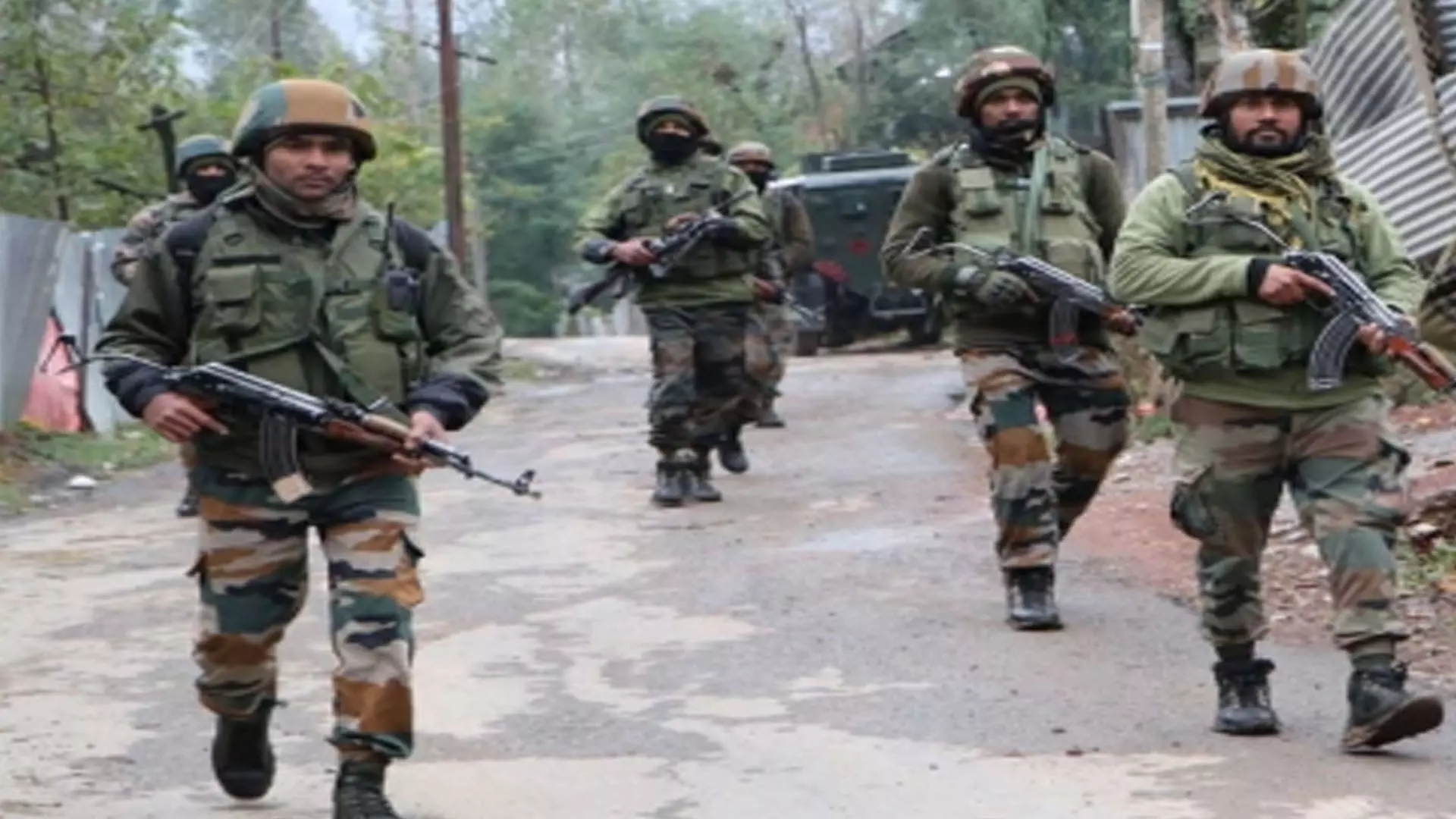 Jammu and Kashmir News: जम्मू-कश्मीर के कठुआ में आतंकवादी हमले में चार जवान शहीद, छह घायल