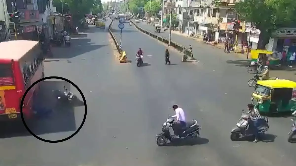 Maharashtra:नागपुर में साइकिल सवार 60 वर्षीय व्यक्ति को बस ने कुचला