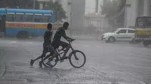 Monsoon Update: मुंबई में रेड अलर्ट, दिल्ली समेत इन राज्यों में होगी मूसलाधार बारिश