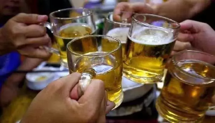 मौत की पार्टी, साथियों के साथ दारू पीना युवक को बहुत महंगा पड़ा, सदमे में परिजन