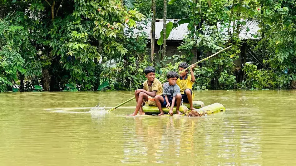 ASSAM NEWS :  बाढ़ का पानी कम होने के साथ मरने वालों की संख्या 72 हुई