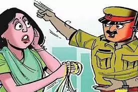 Alwar: पुलिस ने चेन स्नेचिंग करते महिला को धर दबोचा