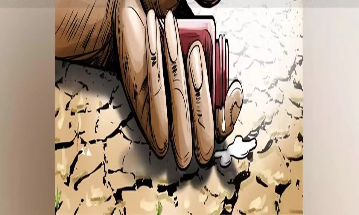 Telangana: किसान ने की आत्महत्या की कोशिश