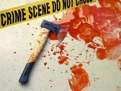 Murder: पति ने पत्नी के सिर पर कुल्हाड़ी से वार कर की बेरहमी से हत्या
