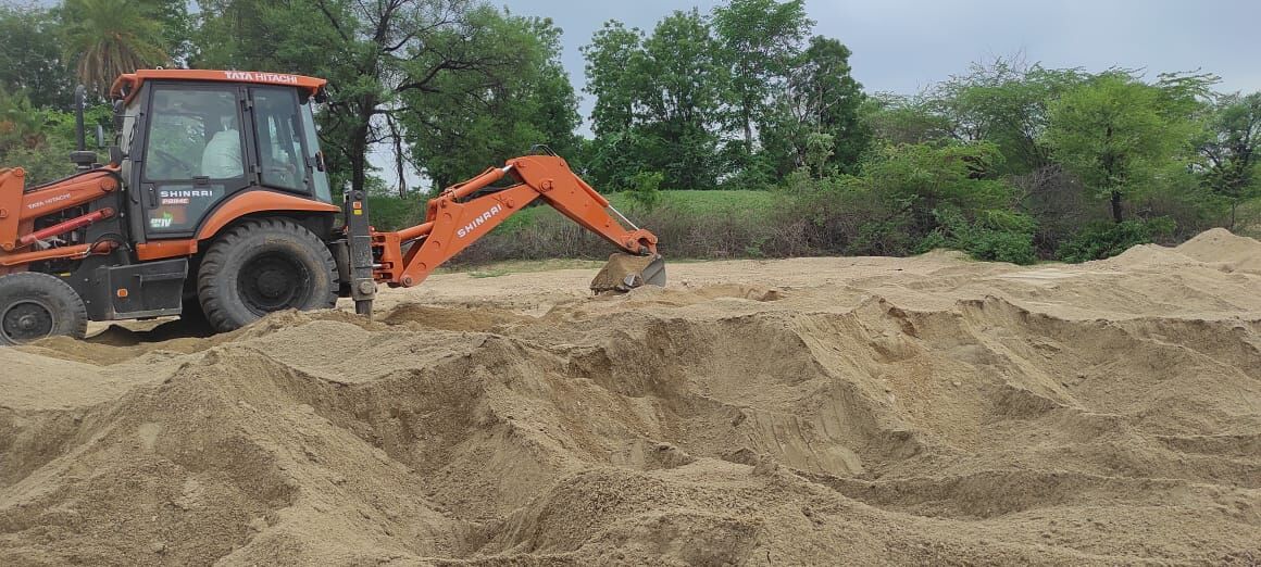 650 tonne खनिज बजरी को किया खुर्दबुर्द