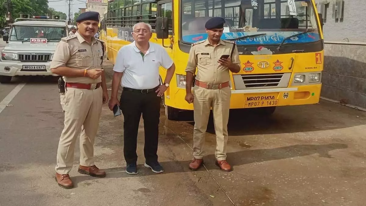 Gwalior में 14 स्कूली वैन जब्त, कई बसों पर लगा जुर्माना