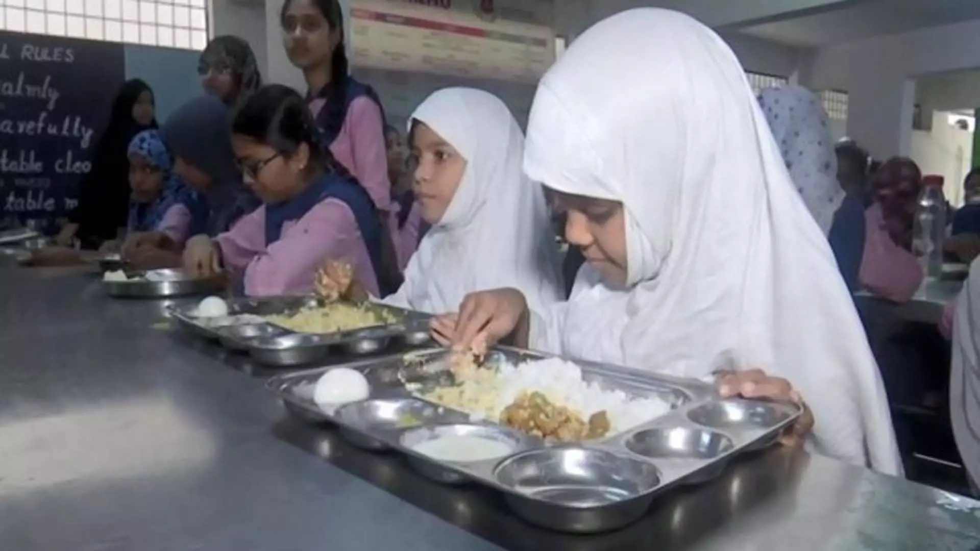 Telangana के स्कूल में नाश्ते में छिपकली मिलने से तीन छात्र अस्पताल में भर्ती