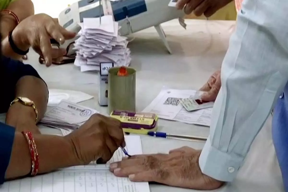 Himachal Pradesh: 3 विधानसभा सीटों के लिए मतदान शुरू