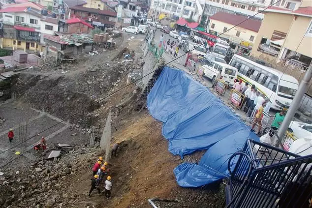 Shimla में भूस्खलन से यातायात प्रभावित