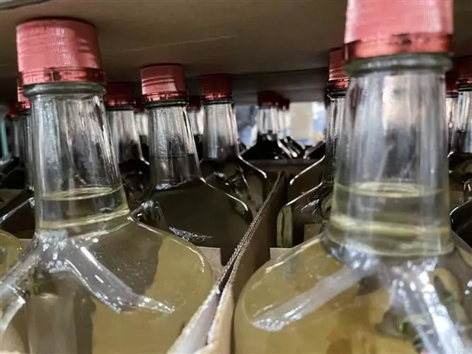 Nahan में 6 हजार से अधिक बोतल अवैध शराब जब्त