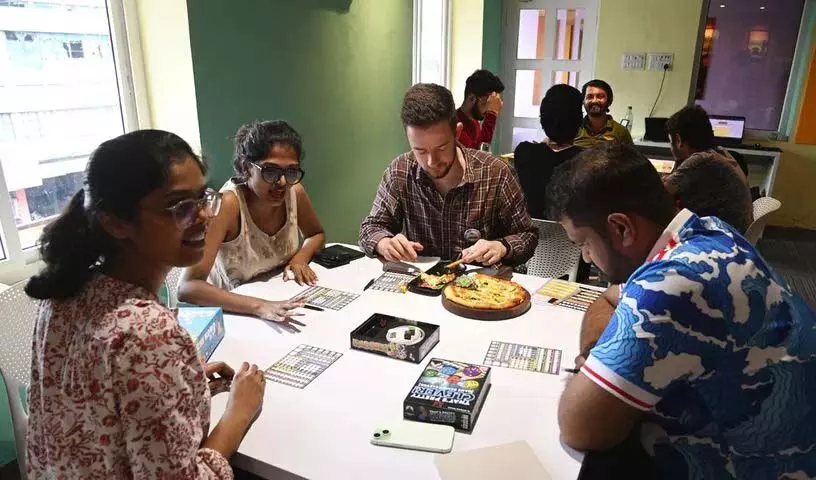 Telangana:पब और कैफे के बीच बोर्ड गेम स्पॉट का अलग की मज़ा