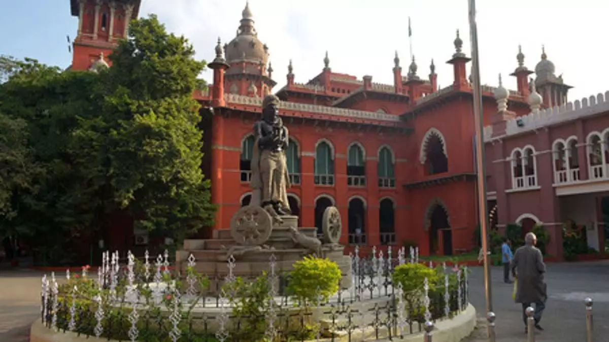 Tamil Nadu : मद्रास उच्च न्यायालय ने कोयम्बेडु से दक्षिण की बसों को संचालित करने की अनुमति देने से इनकार कर दिया